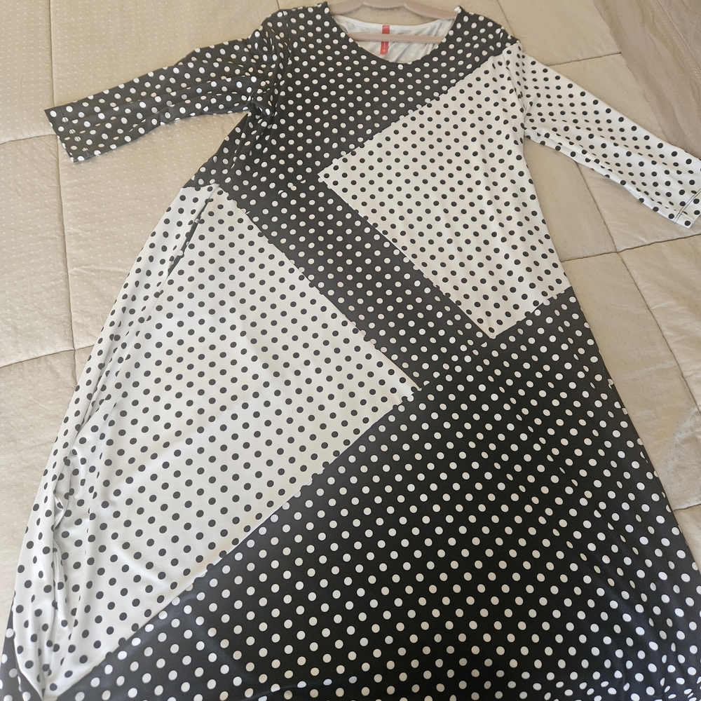IC COLLECTION Black and White Polka Dot Top
